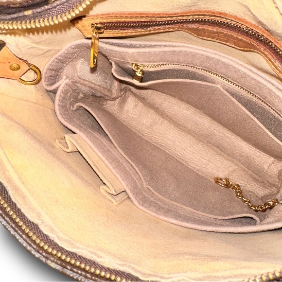 Louis Vuitton Monogram Looping GM Shoulder Bag - Picture 15 of 16